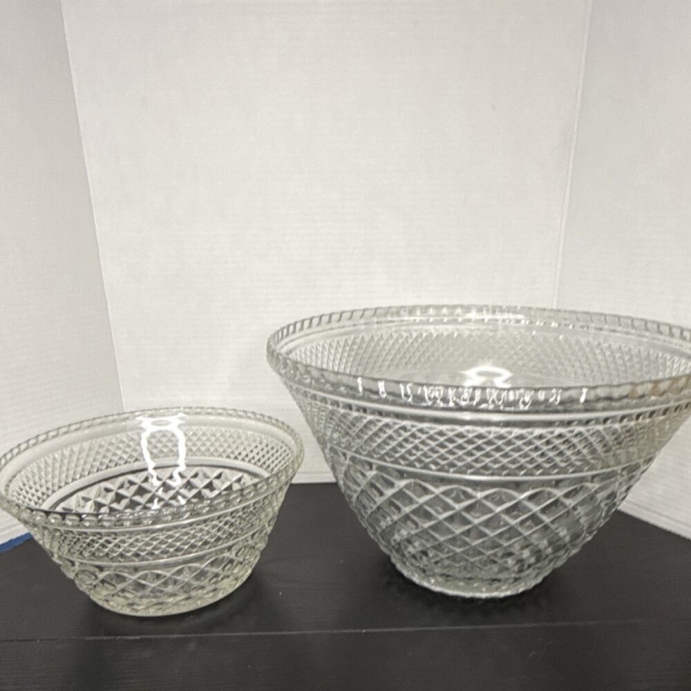 Clear Glass Diamond Pattern Pressed Glass Two-Piece Bowl Set, 10" & 14"